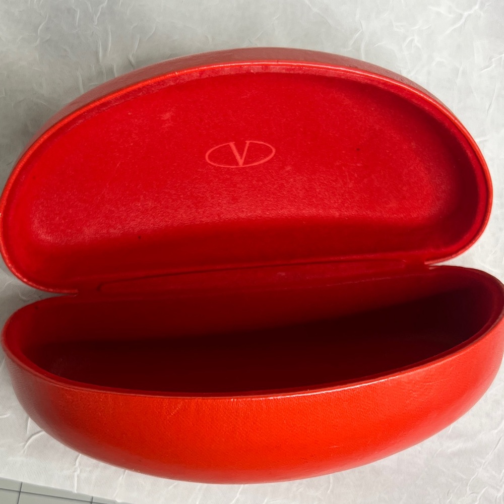 Valentino Bold Red Sunglasses Case - Picture 5 of 6